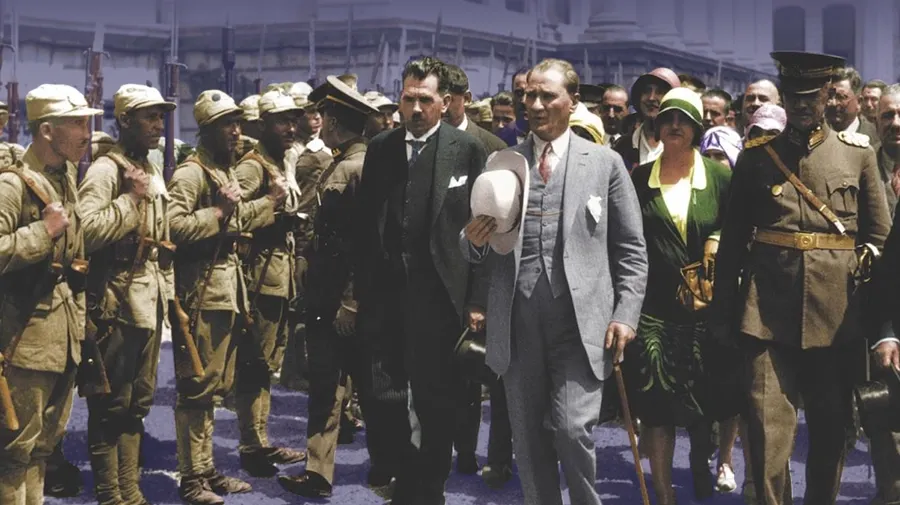 Um jovem turco em Berlim: a geopolítica em Madona em casaco de pele